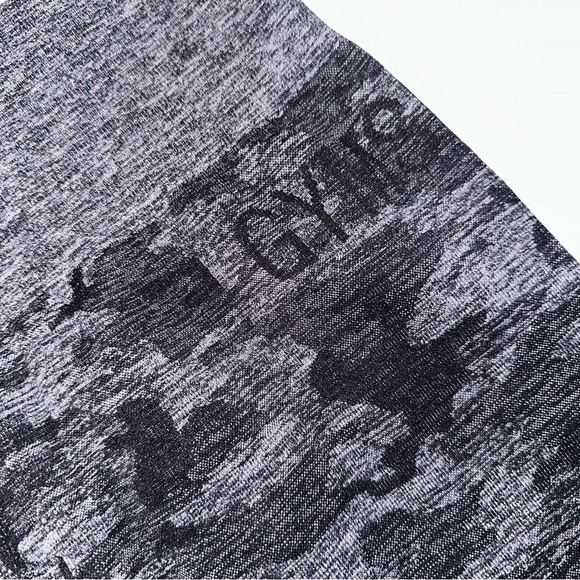 EUC Women’s Gymshark Camo Seamless Size Small - Picture 3 of 6